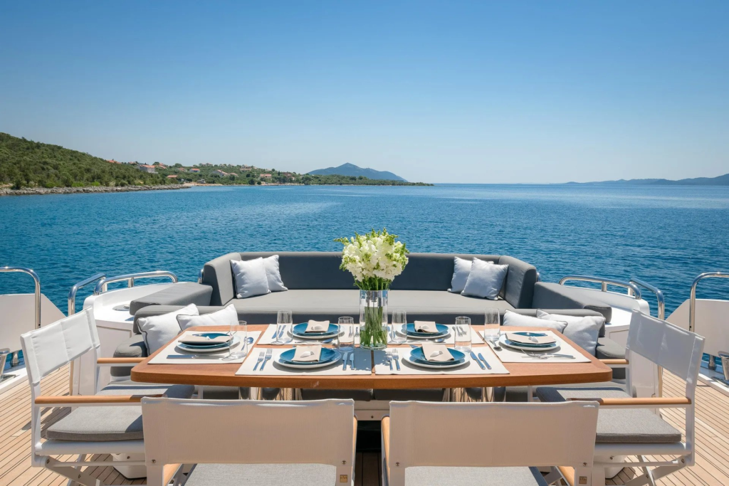 108ft Sunseeker Predator yacht charter Coconut Grove – aft deck dining table