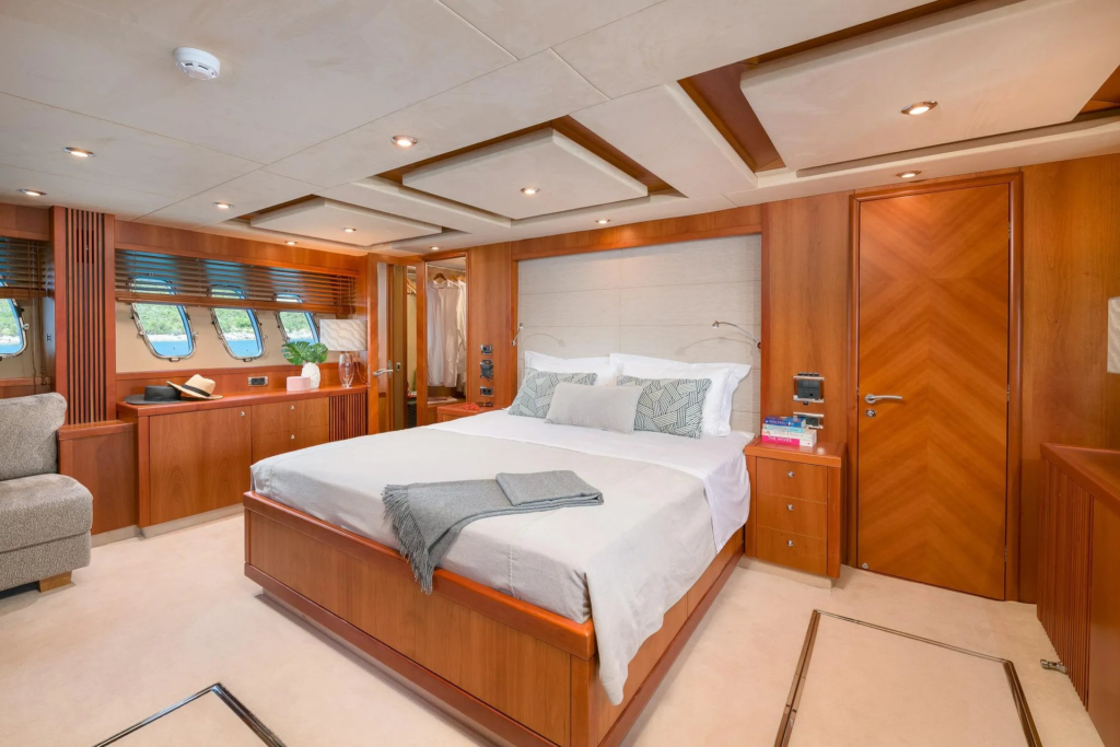 108ft Sunseeker Predator yacht charter Coconut Grove – master stateroom