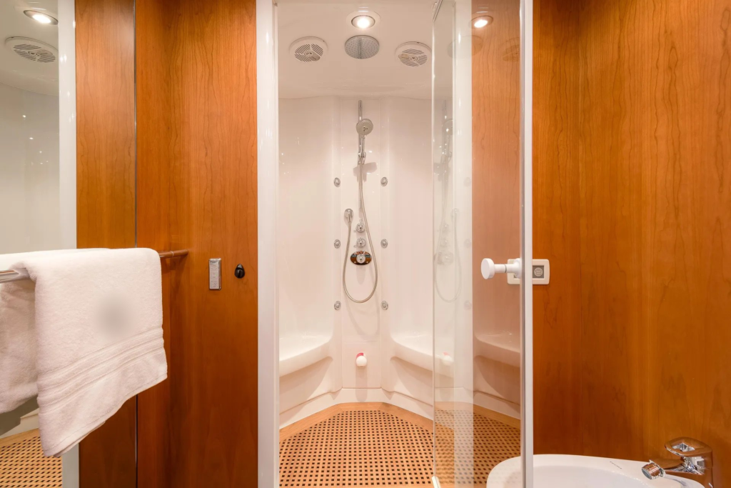 108ft Sunseeker Predator yacht charter Coconut Grove – steam shower