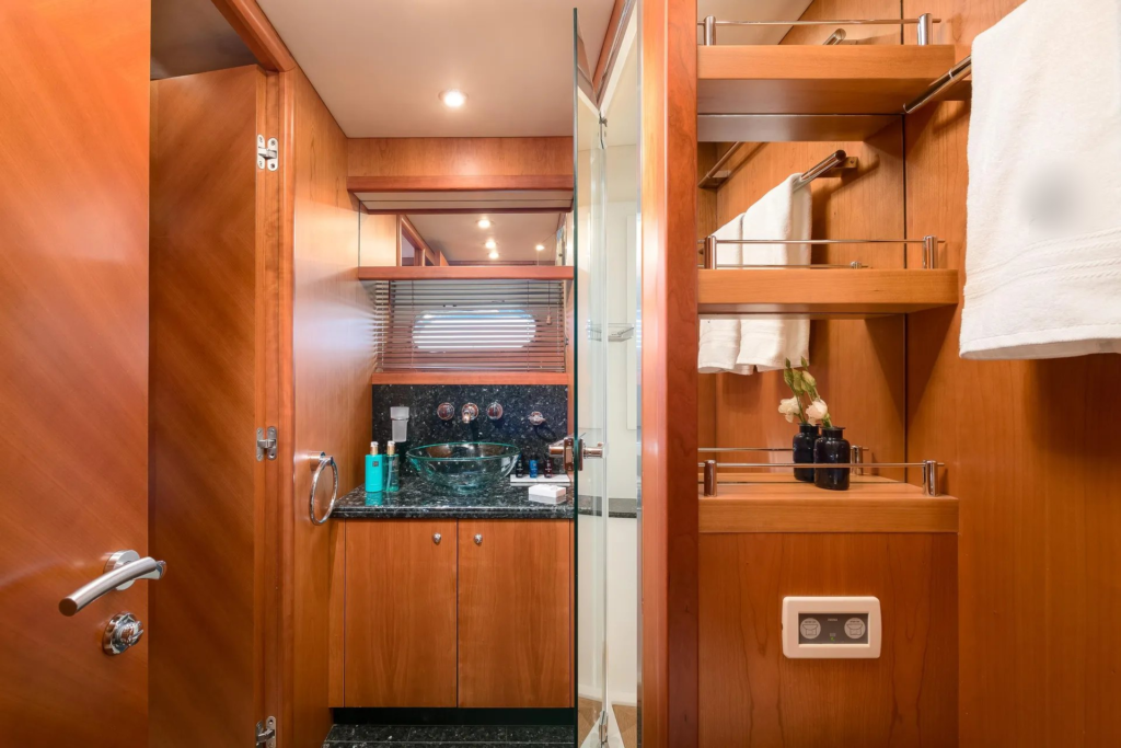 108ft Sunseeker Predator yacht charter Coconut Grove – guest bathroom