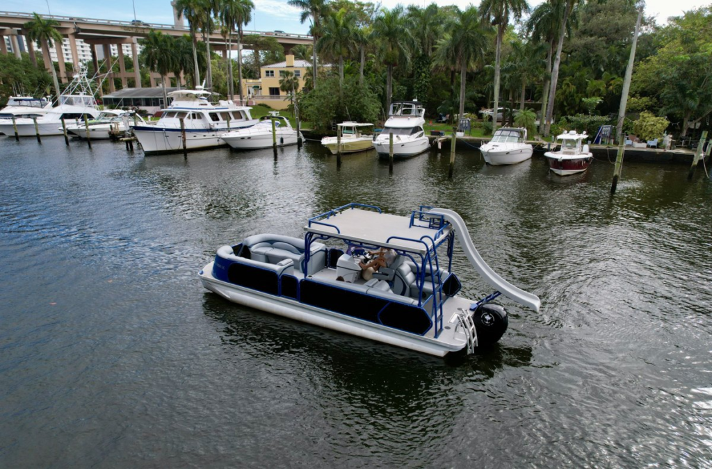 30ft pontoon boat charter Coconut Grove – card