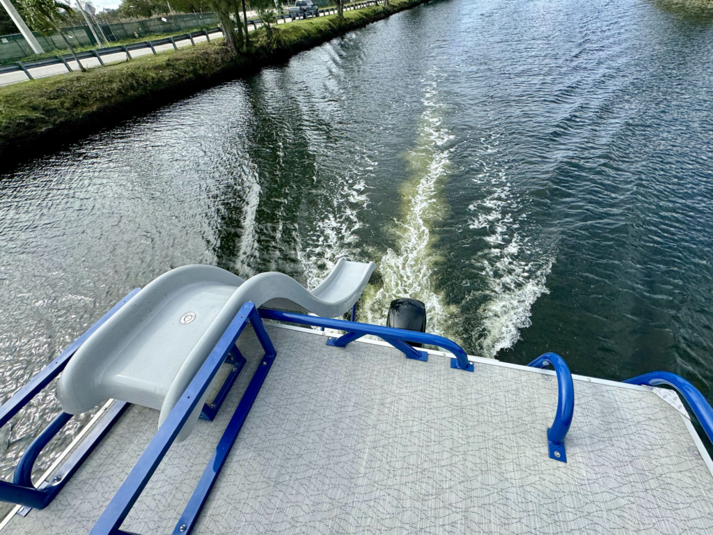 30ft pontoon boat charter Coconut Grove – wake view underway