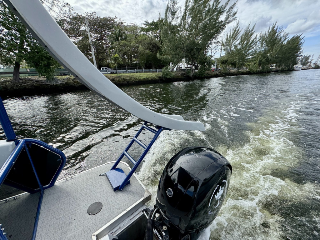 30ft pontoon boat charter Coconut Grove – stern with outboard engine