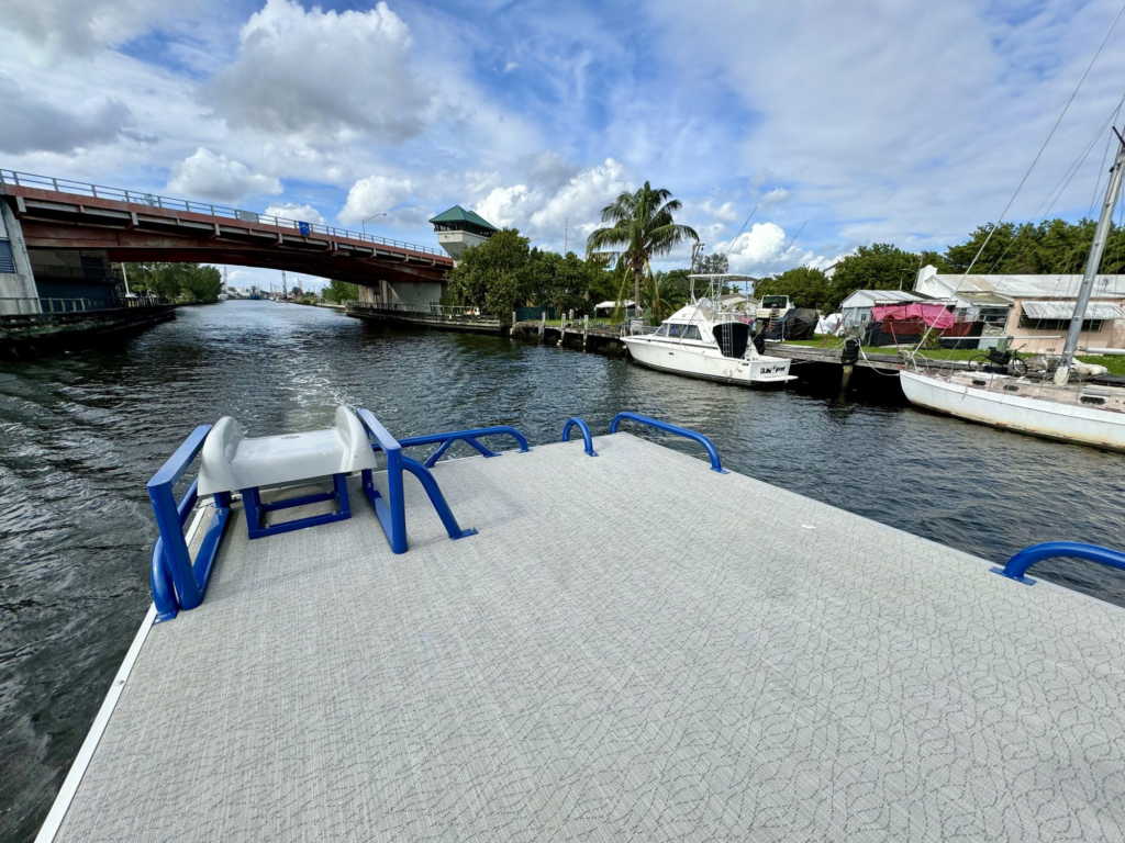 30ft pontoon boat charter Coconut Grove – swim deck on the canal