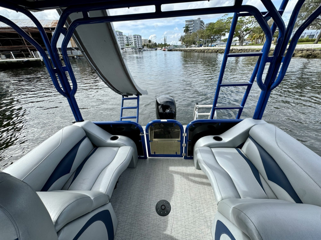 30ft pontoon boat charter Coconut Grove – deck with stern view