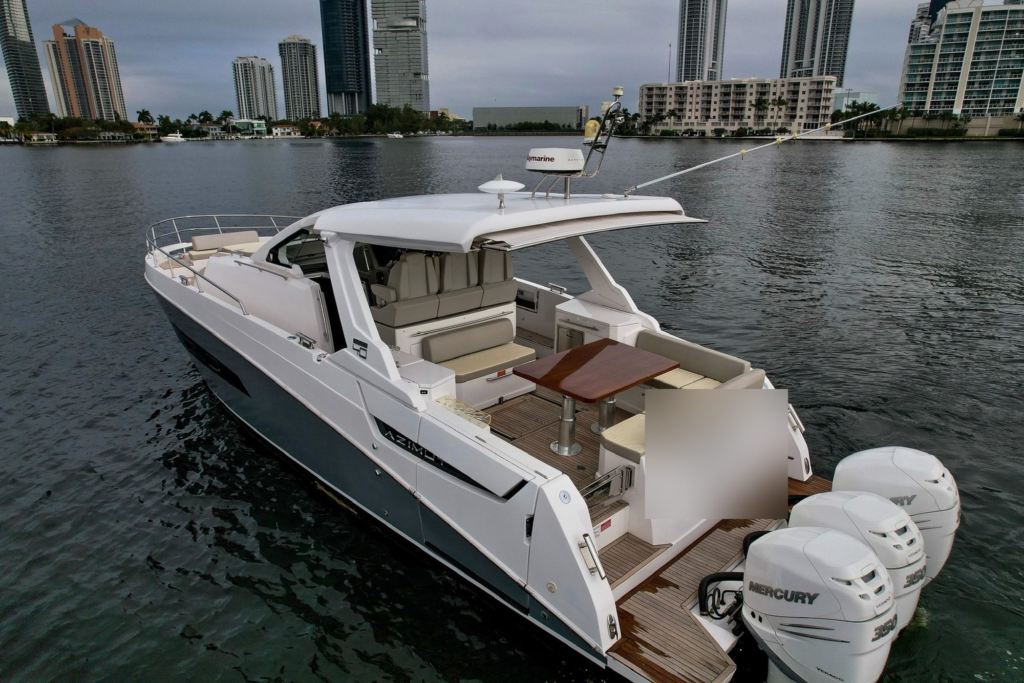 42ft Azimut Verve yacht charter Coconut Grove – stern three-quarter view