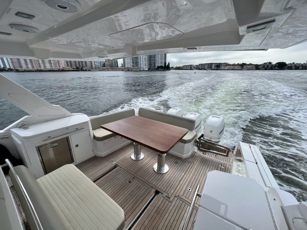 42ft Azimut Verve yacht charter Coconut Grove – cockpit underway