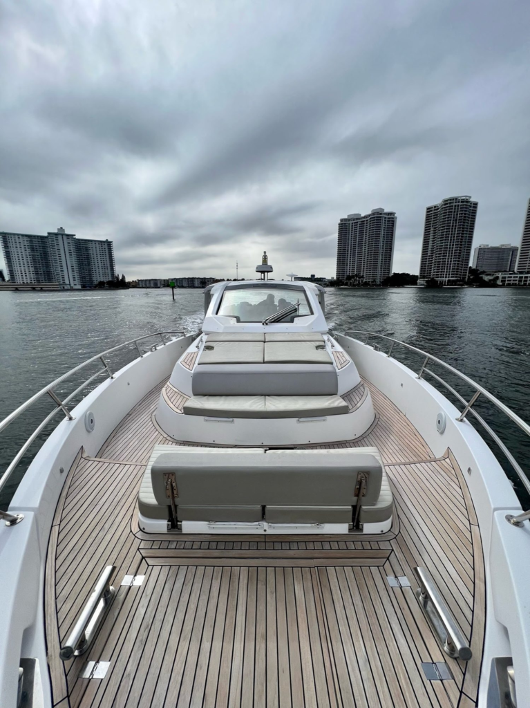 42ft Azimut Verve yacht charter Coconut Grove – foredeck