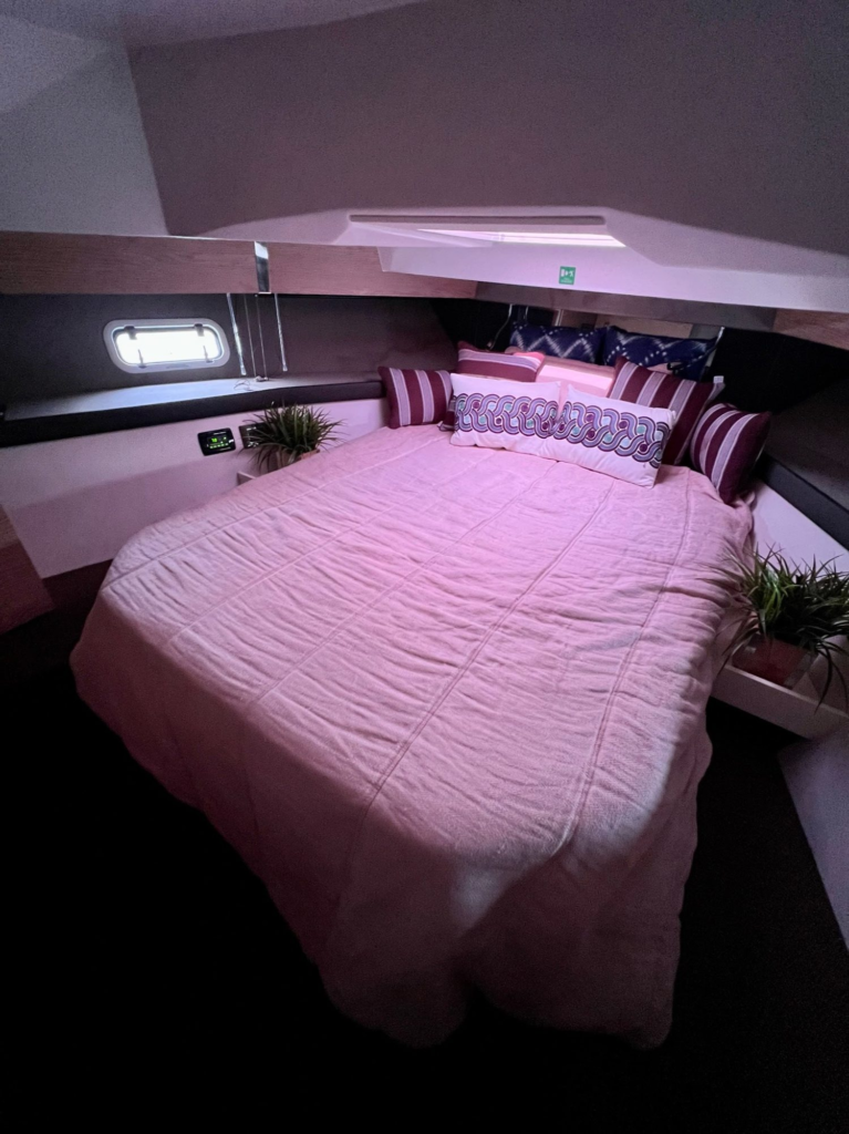 42ft Azimut Verve yacht charter Coconut Grove – double cabin