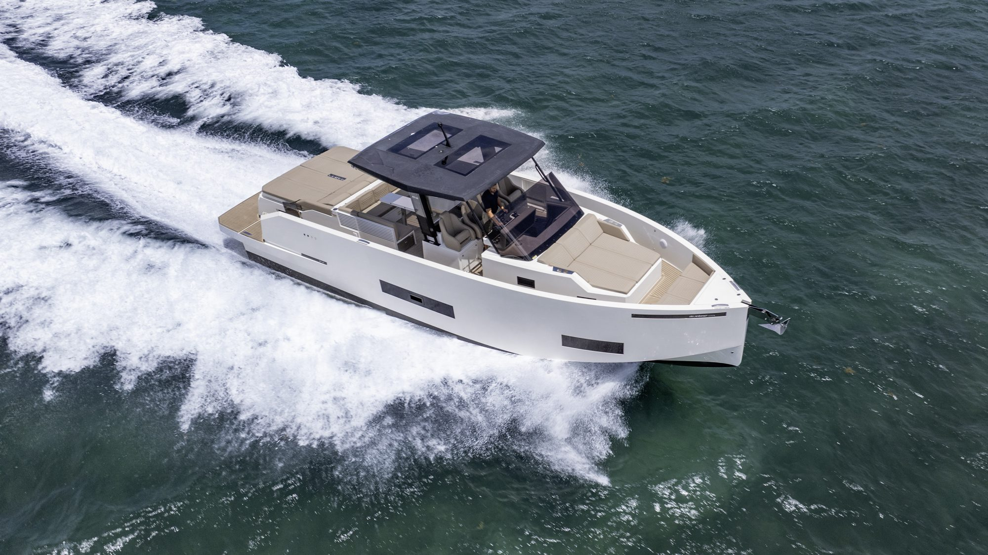 42ft De Antonio D42 yacht charter Coconut Grove – running at speed