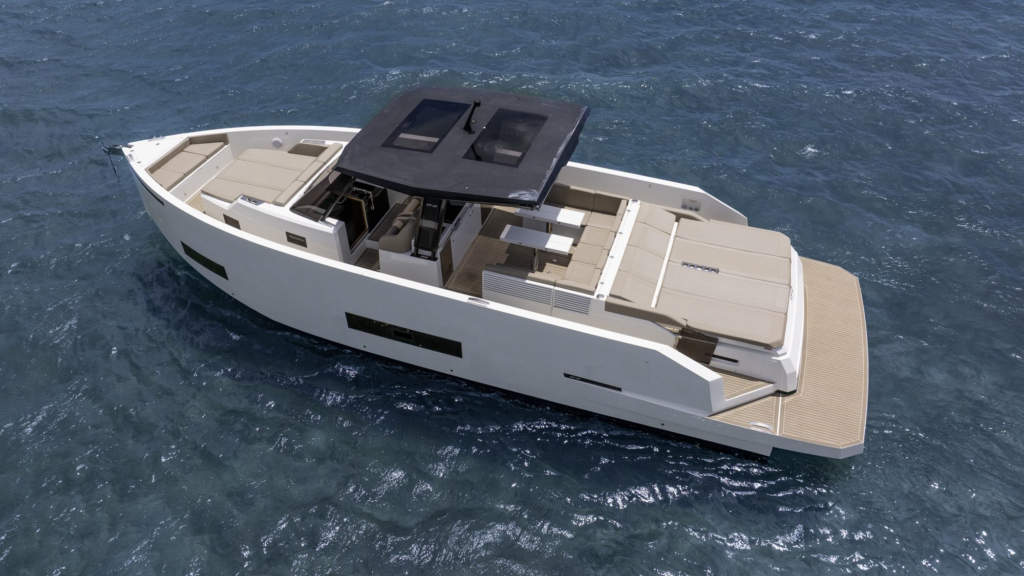 42ft De Antonio D42 yacht charter Coconut Grove – bow view
