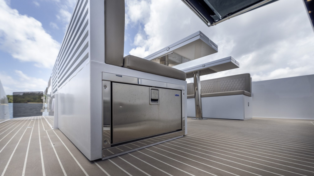 42ft De Antonio D42 yacht charter Coconut Grove – side deck