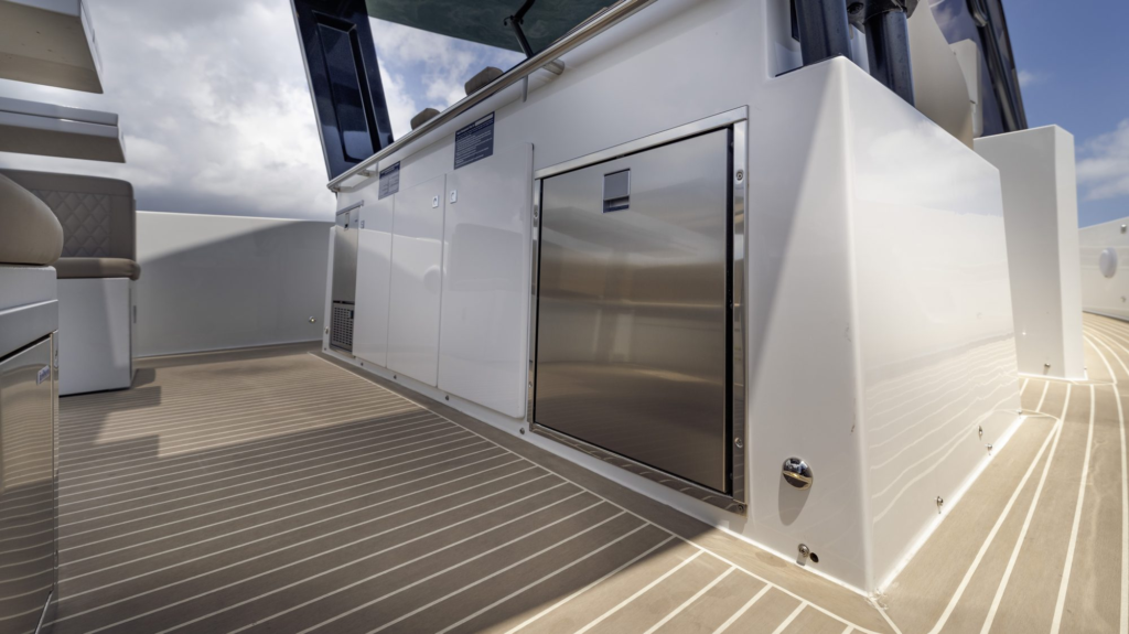 42ft De Antonio D42 yacht charter Coconut Grove – cockpit galley unit