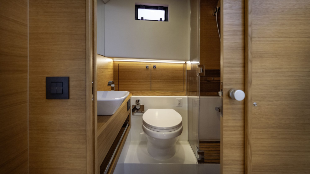 42ft De Antonio D42 yacht charter Coconut Grove – bathroom