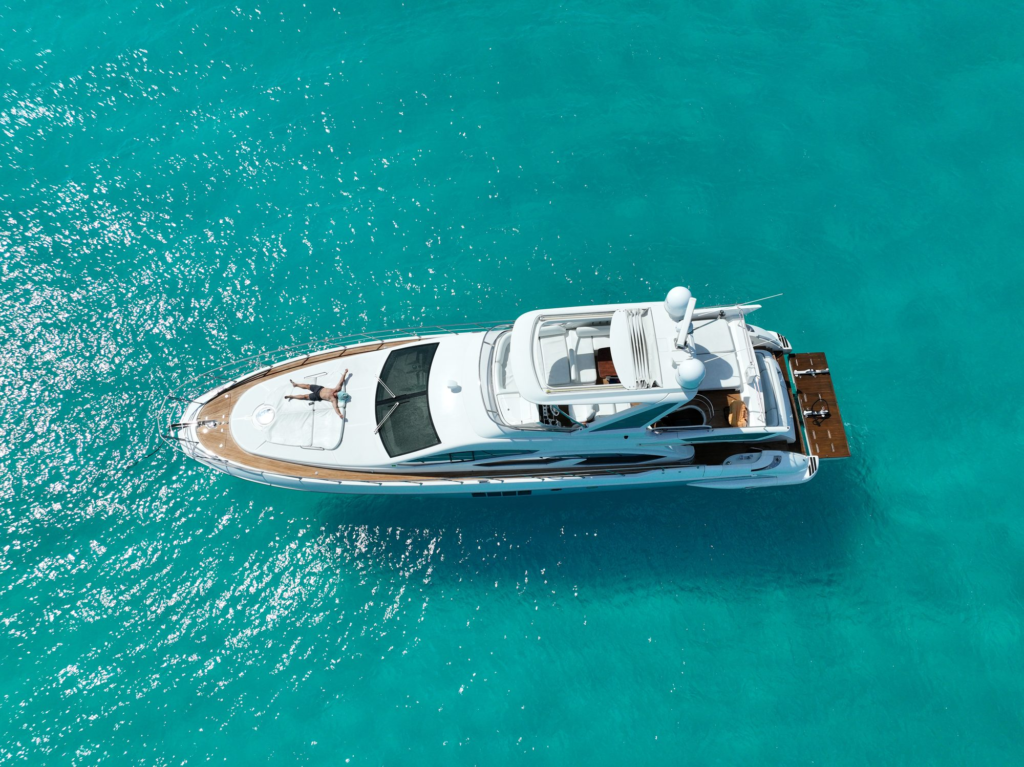70ft Azimut Flybridge yacht charter Miami Beach – exterior