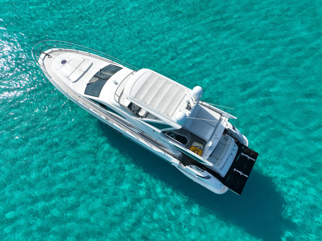 70ft Azimut Flybridge yacht charter Miami Beach – exterior