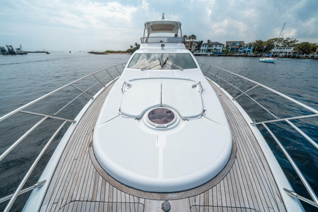 70ft Azimut Flybridge yacht charter Miami Beach – exterior bow deck