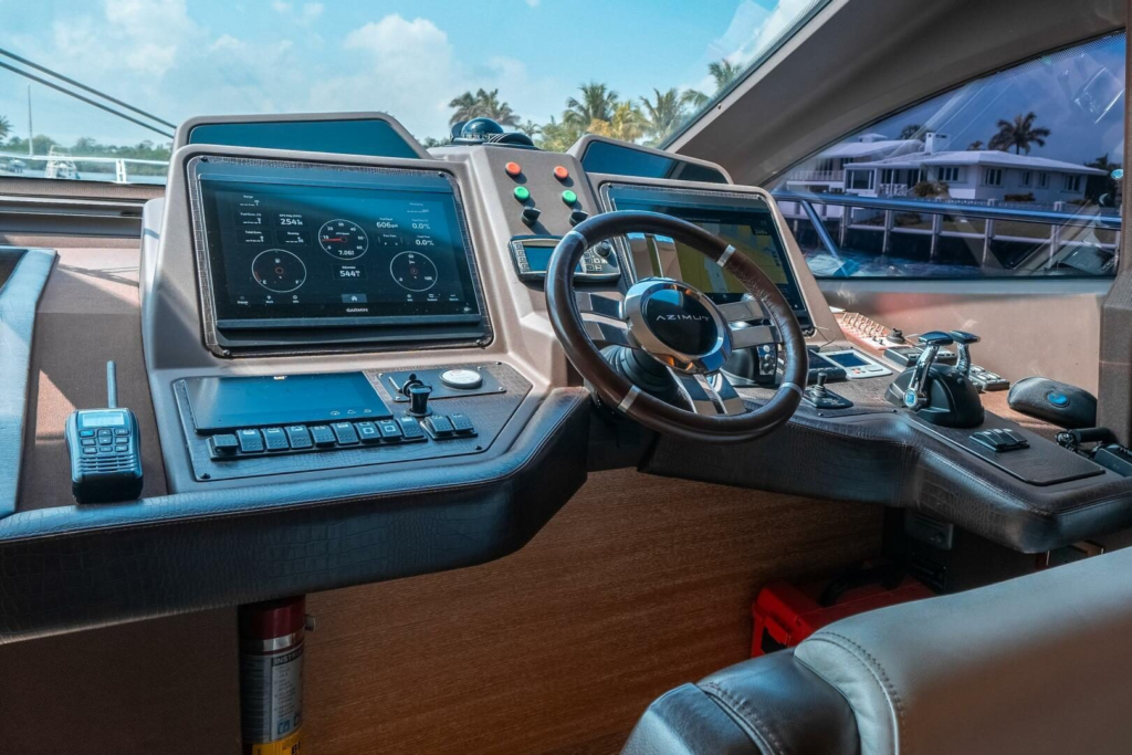 70ft Azimut Flybridge yacht charter Miami Beach – salon galley (lower helm)