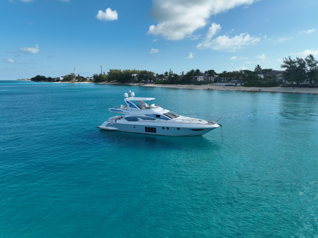 70ft Azimut Flybridge yacht charter Miami Beach – exterior