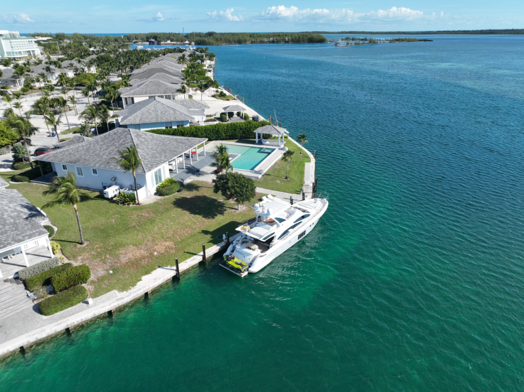 70ft Azimut Flybridge yacht charter Miami Beach – aerial exterior