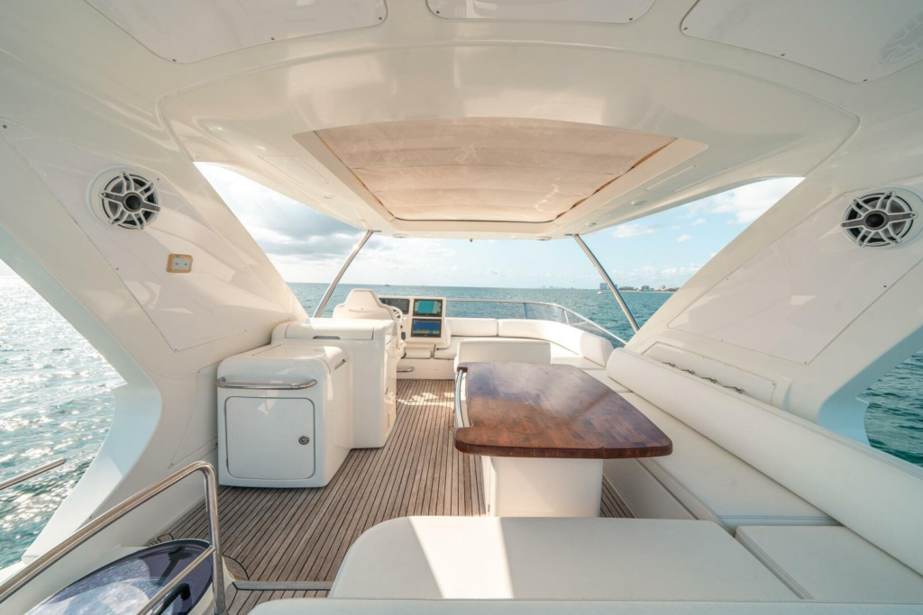 70ft Azimut Flybridge yacht charter Miami Beach – flybridge