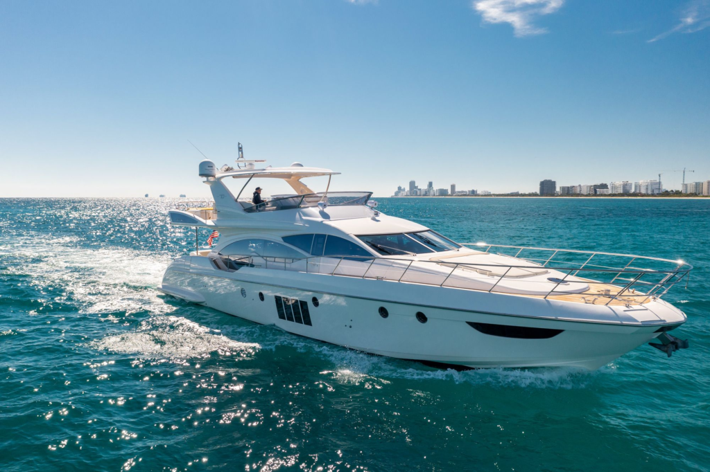 70ft Azimut yacht charter Miami – exterior