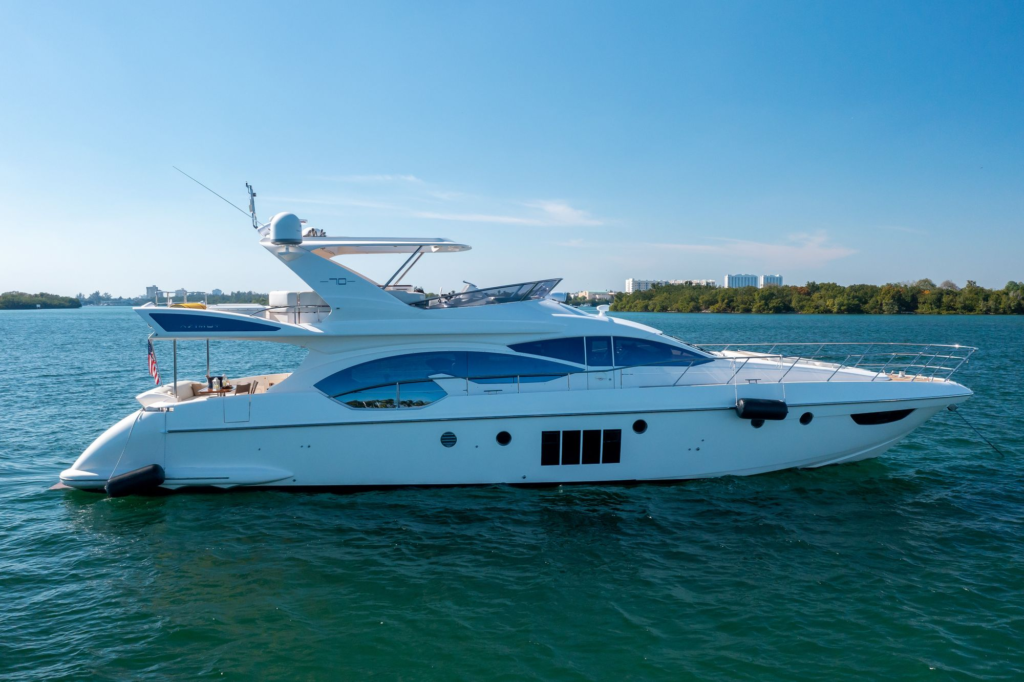 70ft Azimut yacht charter Miami – exterior
