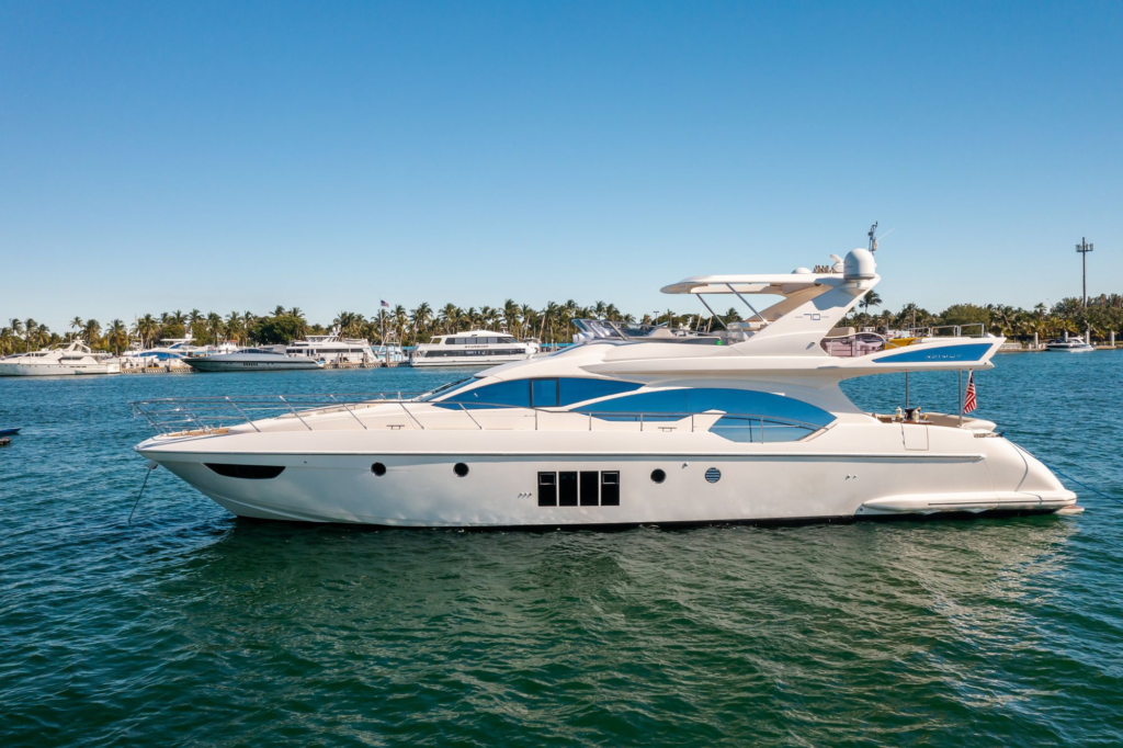 70ft Azimut yacht charter Miami – exterior