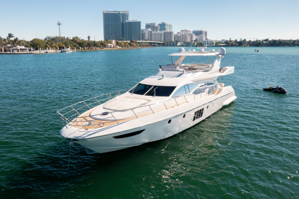 70ft Azimut yacht charter Miami – exterior
