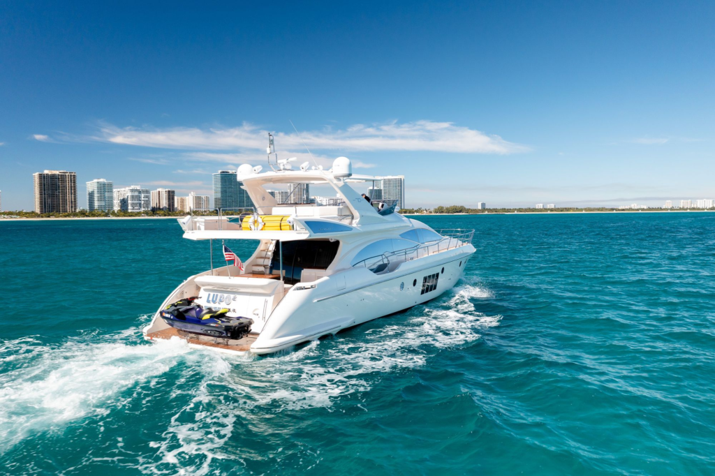 70ft Azimut yacht charter Miami – exterior