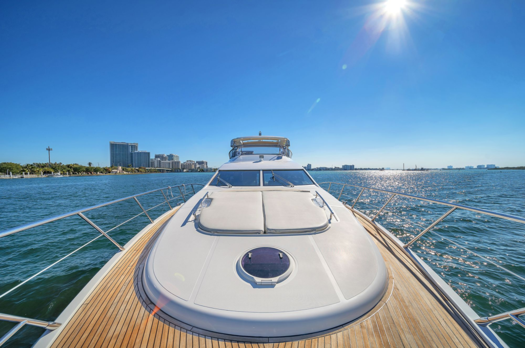 70ft Azimut yacht charter Miami – flybridge