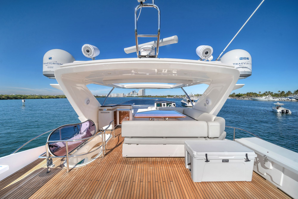 70ft Azimut yacht charter Miami – flybridge