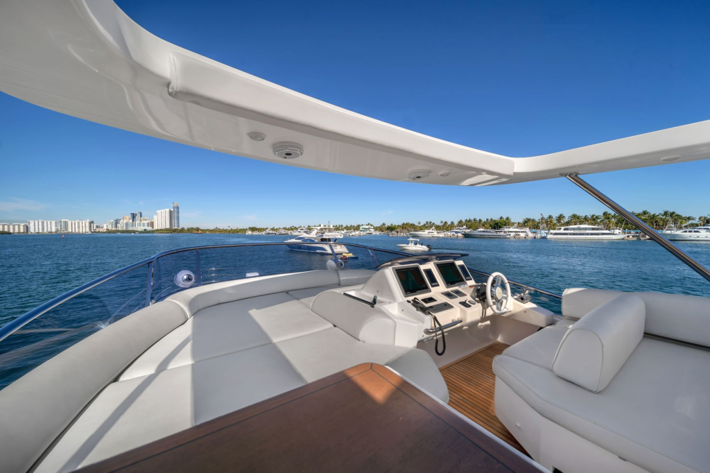 70ft Azimut yacht charter Miami – flybridge