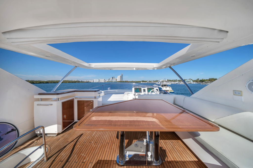 70ft Azimut yacht charter Miami – flybridge