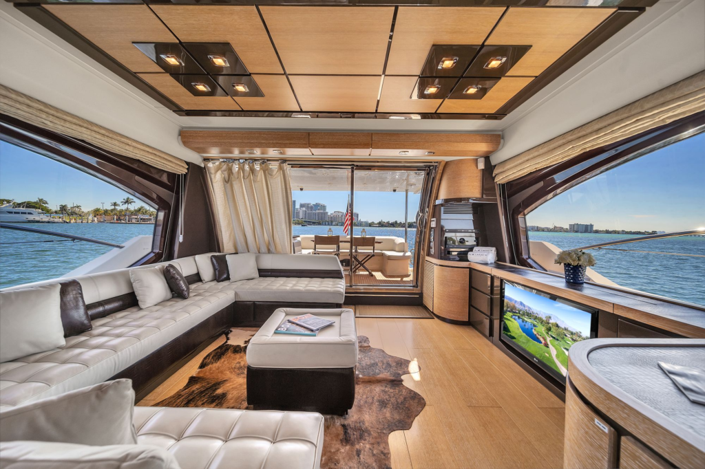70ft Azimut yacht charter Miami – salon