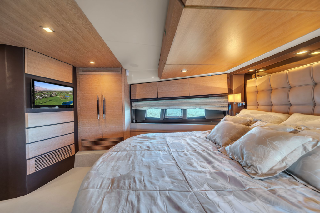 70ft Azimut yacht charter Miami – stateroom
