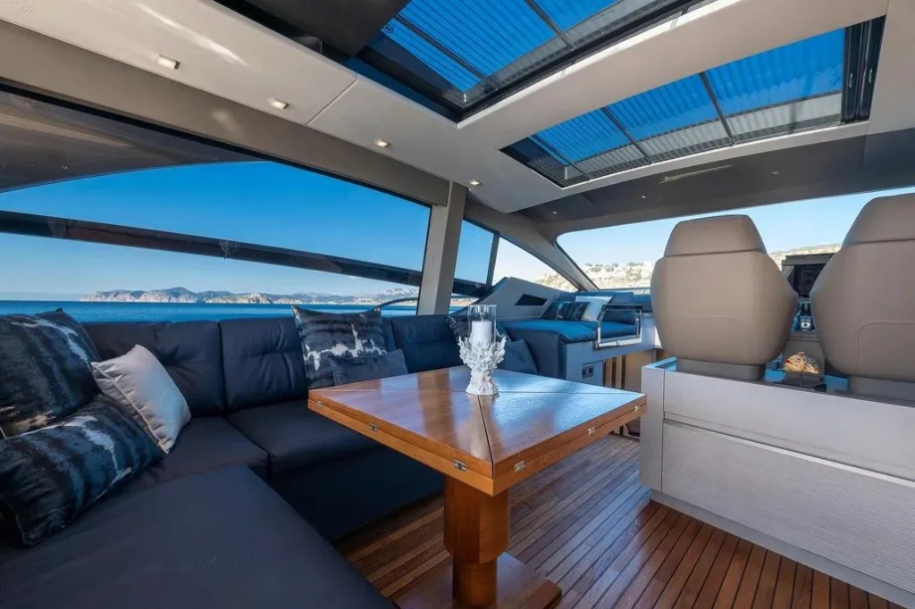 70ft Pershing yacht charter Miami – main deck salon