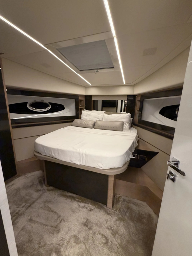 70ft Pershing yacht charter Miami – stateroom – guest
