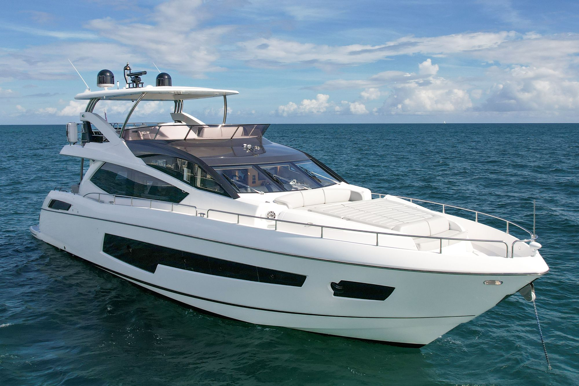 75ft Sunseeker yacht charter Marina Palms – exterior