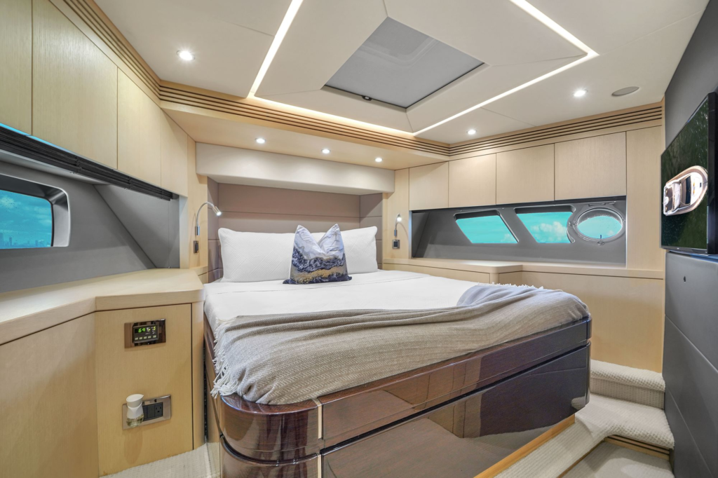 75ft Sunseeker yacht charter Marina Palms – VIP stateroom