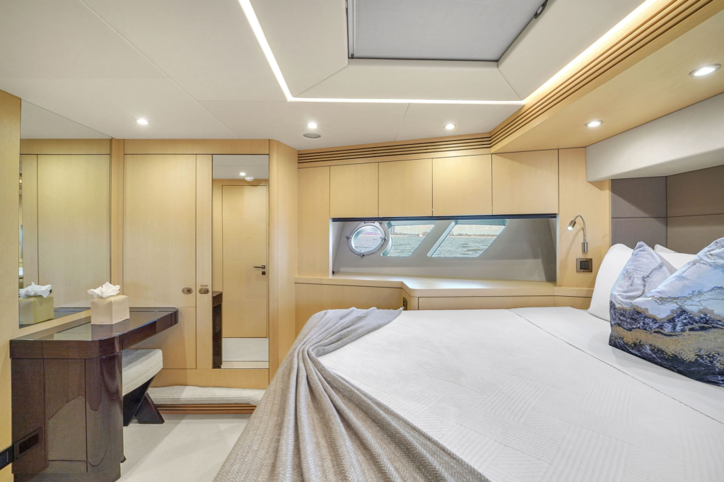 75ft Sunseeker yacht charter Marina Palms – VIP stateroom