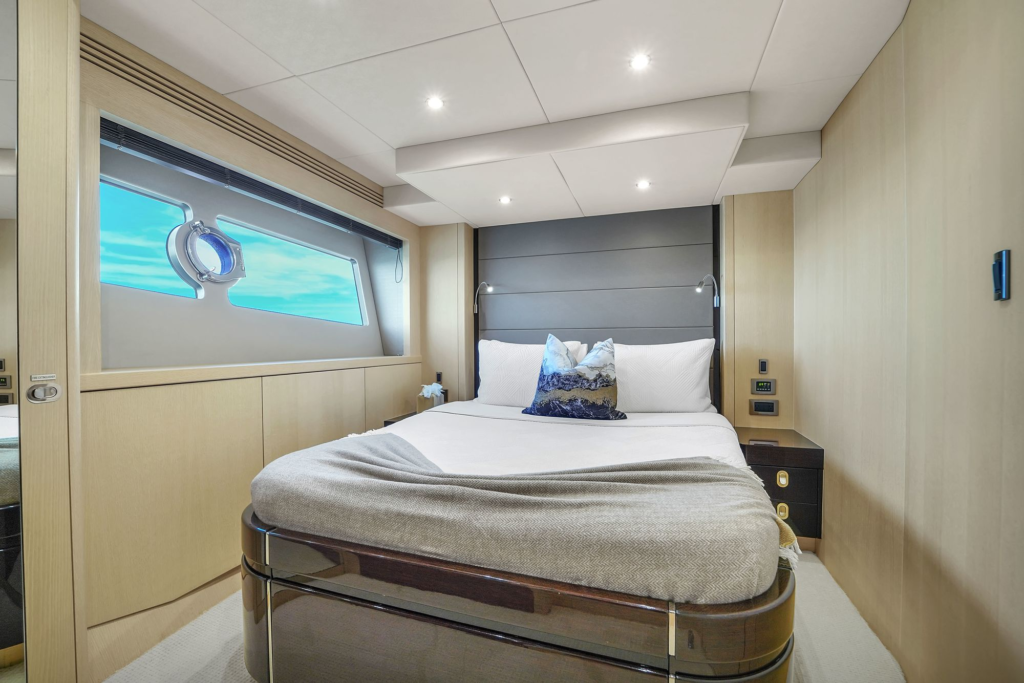 75ft Sunseeker yacht charter Marina Palms – guest stateroom