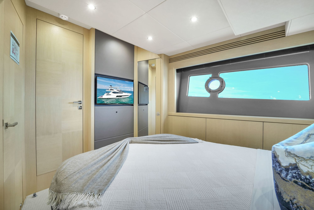 75ft Sunseeker yacht charter Marina Palms – guest stateroom