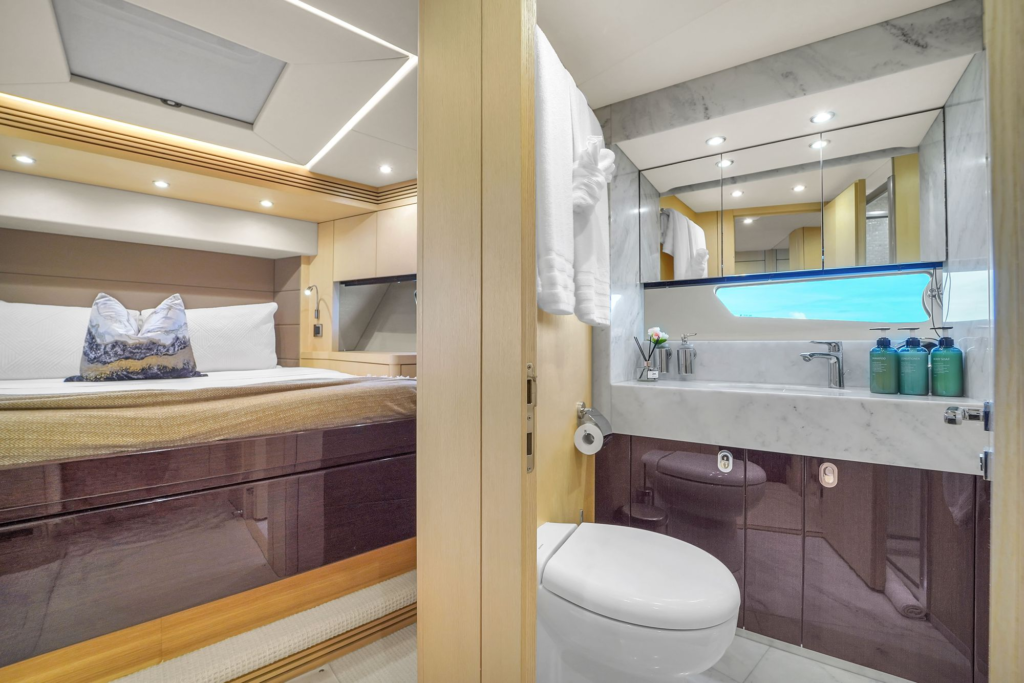 75ft Sunseeker yacht charter Marina Palms – bathroom