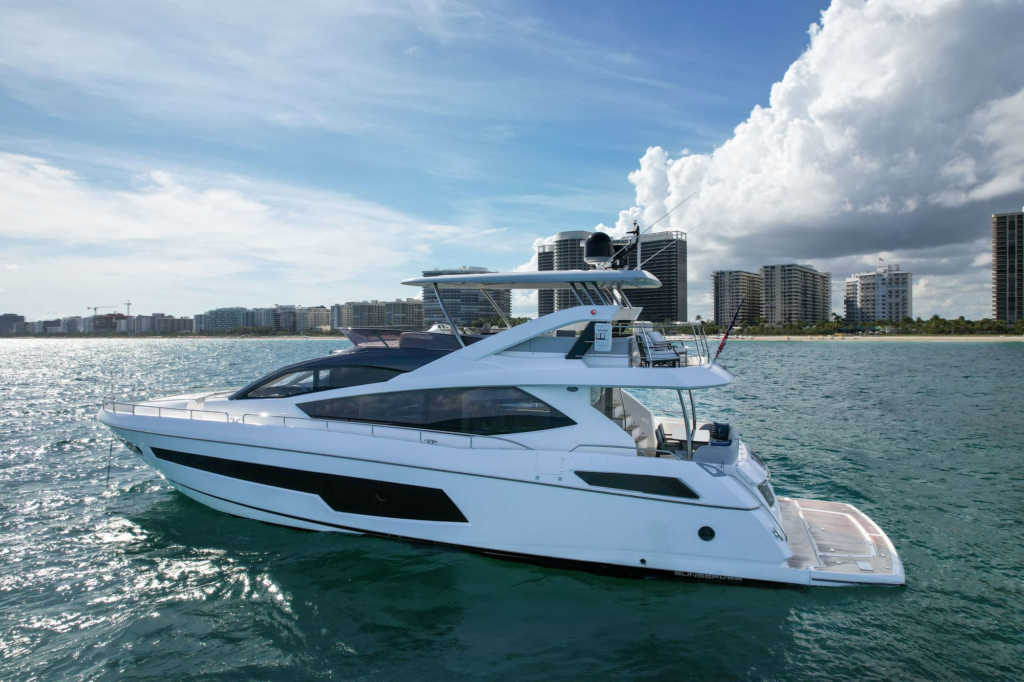 75ft Sunseeker yacht charter Marina Palms – exterior