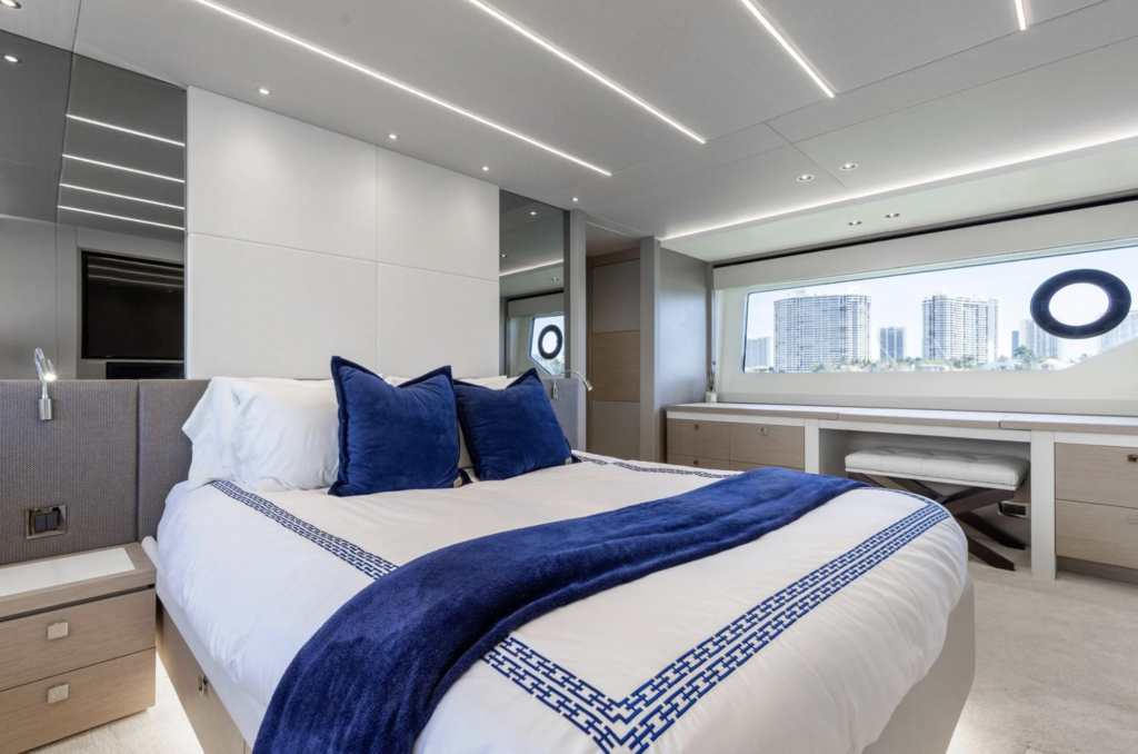 76ft Sunseeker yacht charter Miami – full-beam master stateroom