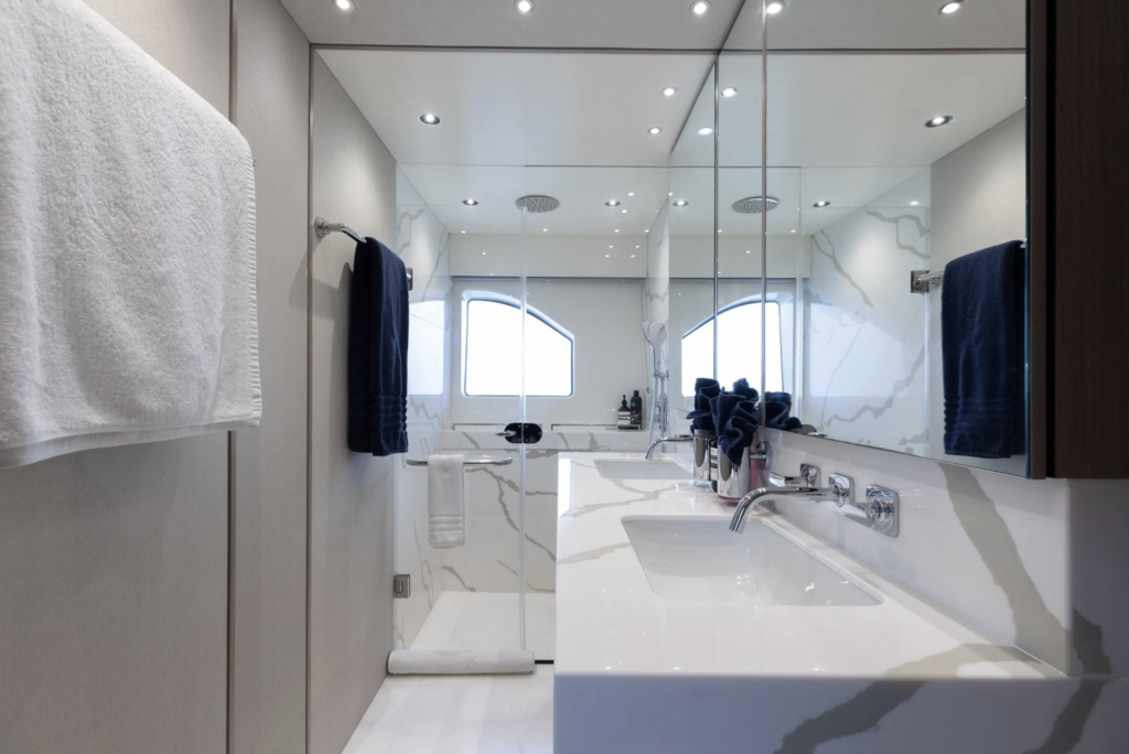 76ft Sunseeker yacht charter Miami – master bathroom