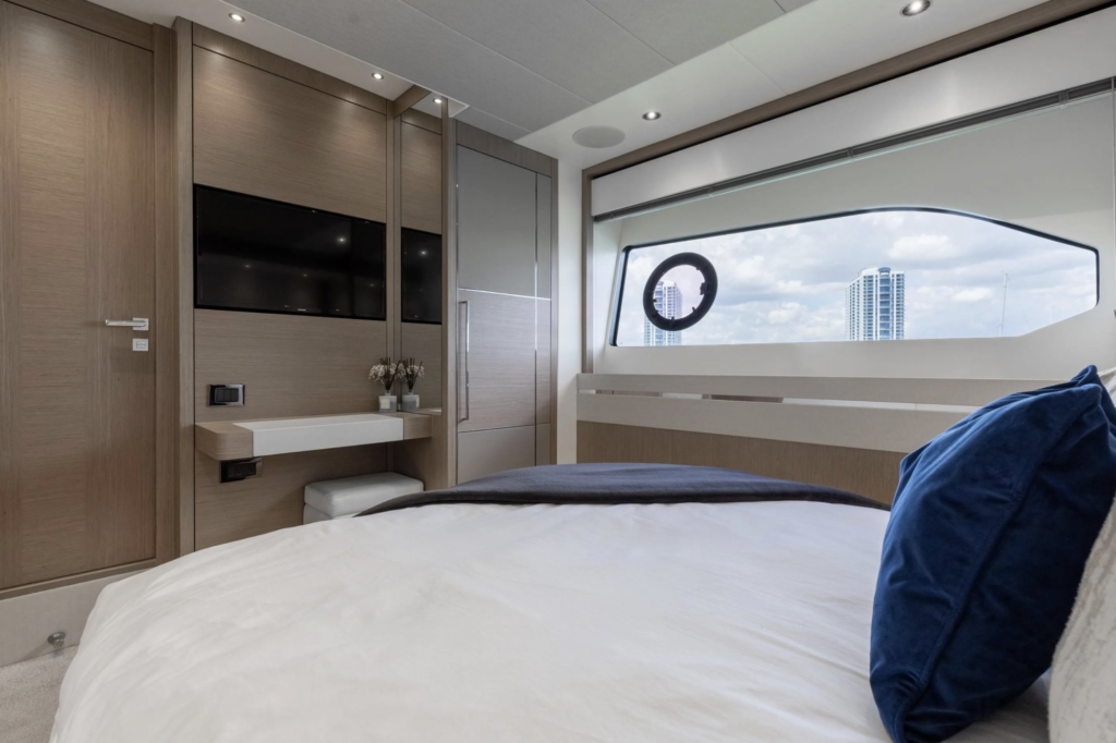 76ft Sunseeker yacht charter Miami – guest stateroom