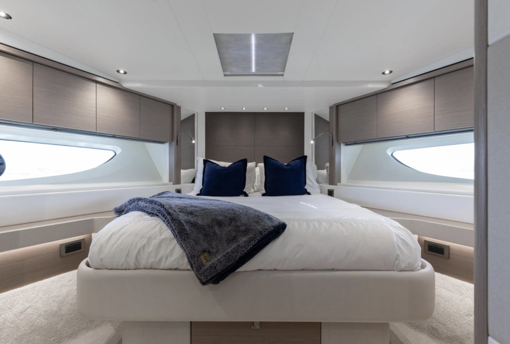 76ft Sunseeker yacht charter Miami – VIP stateroom