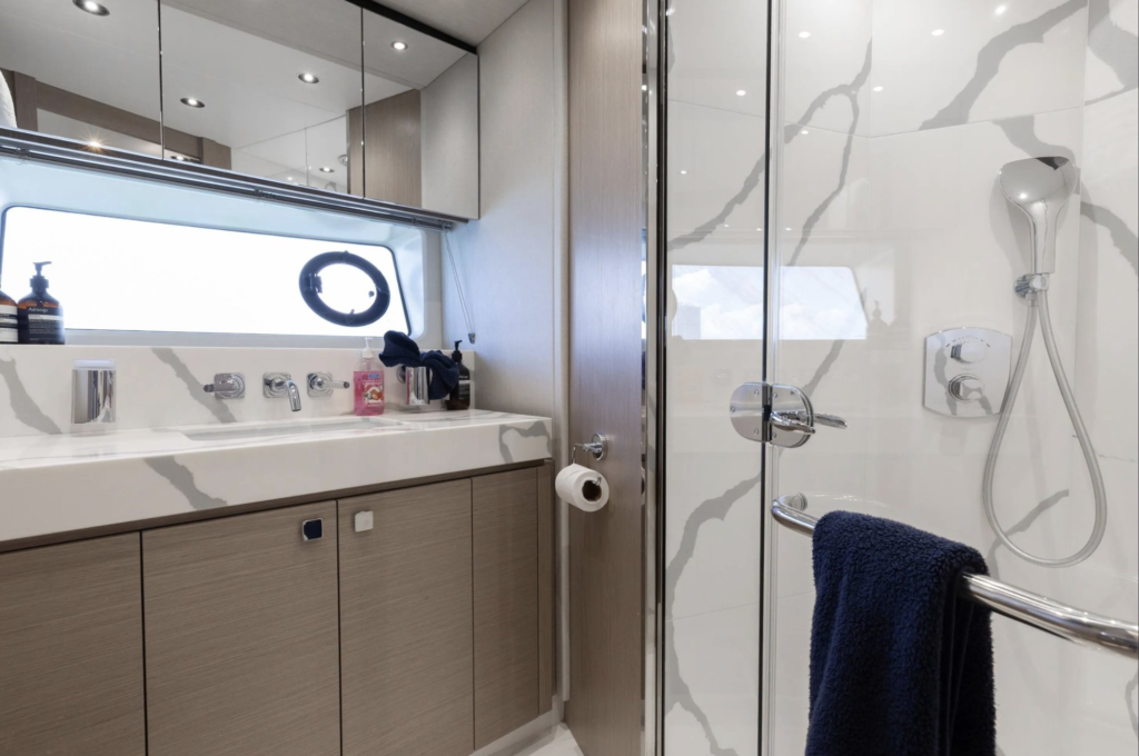 76ft Sunseeker yacht charter Miami – bathroom